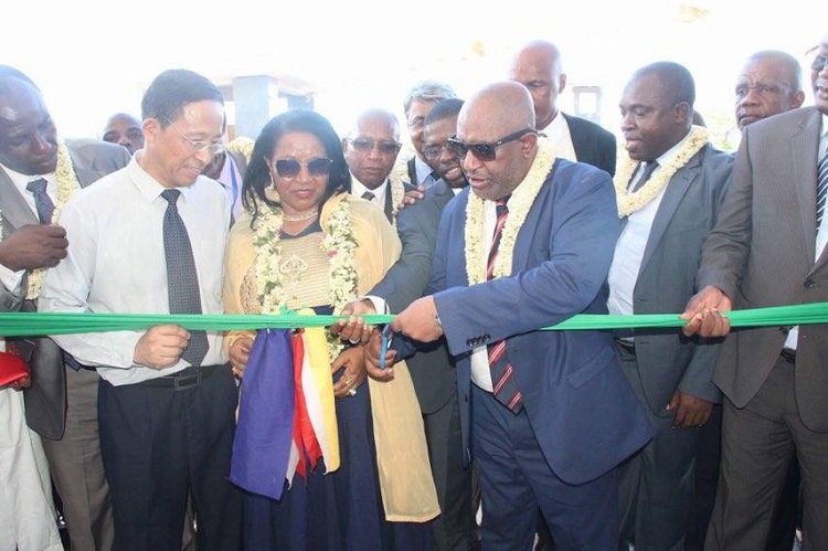image Inauguration l'hôpital de Bambao Mtsanga / La délivrance après deux ans de blocage